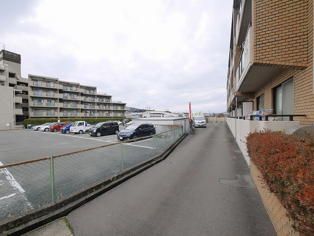 ベルコート生駒の駐車場