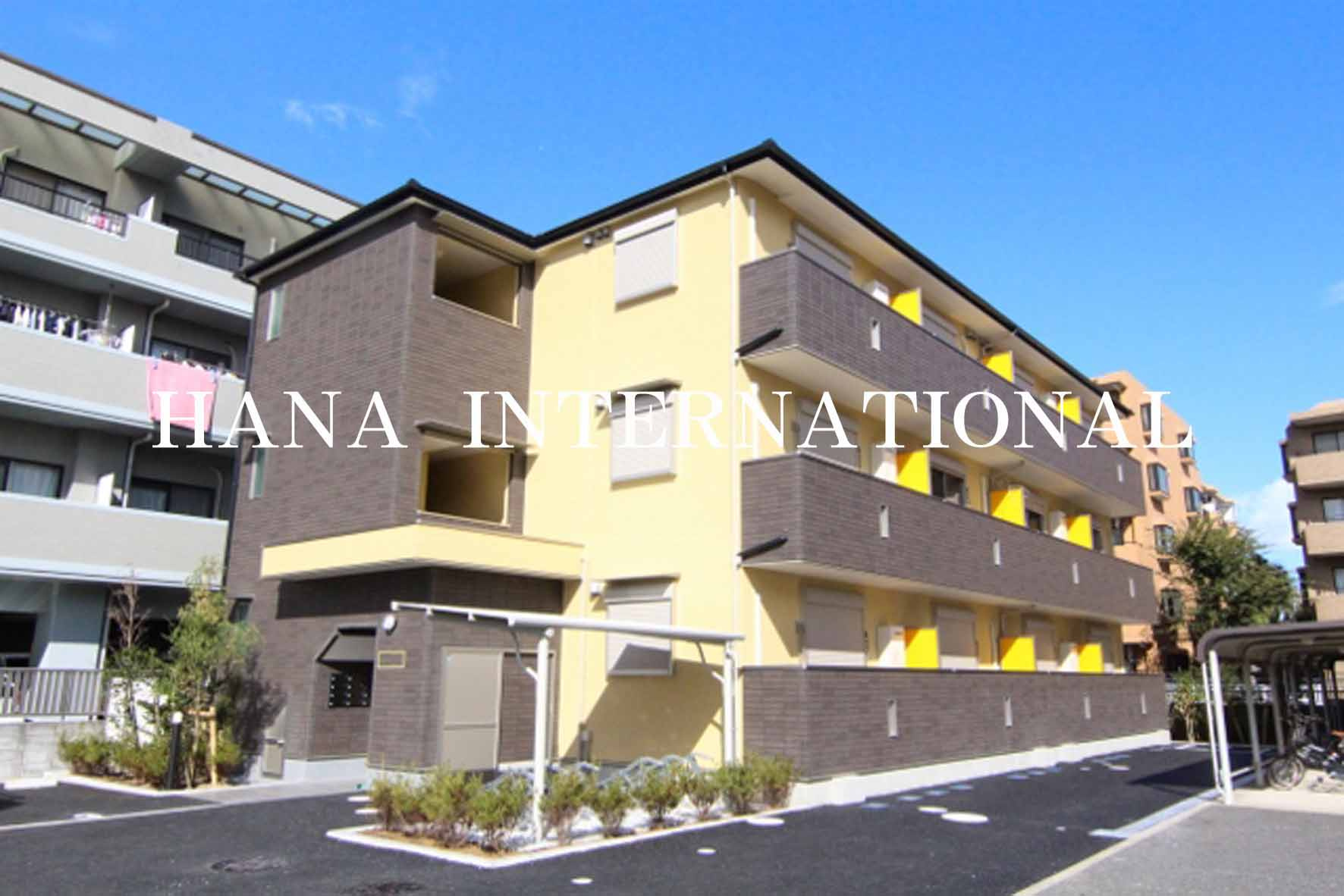 ディリジェント サトウⅡの外観|周辺は駐車場となりますので、日当たり良好です(^^)/