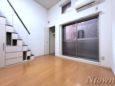 【洋室】 | エバンフォート | 明るい洋室です