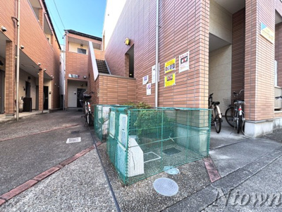 【エントランス】 | エバンフォート | 落ち着いたエントランスです