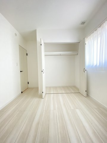 【洋室】 | 玉名市築地 | ☆全居室収納付き☆お部屋を広く、空間の有効活用ができます☆