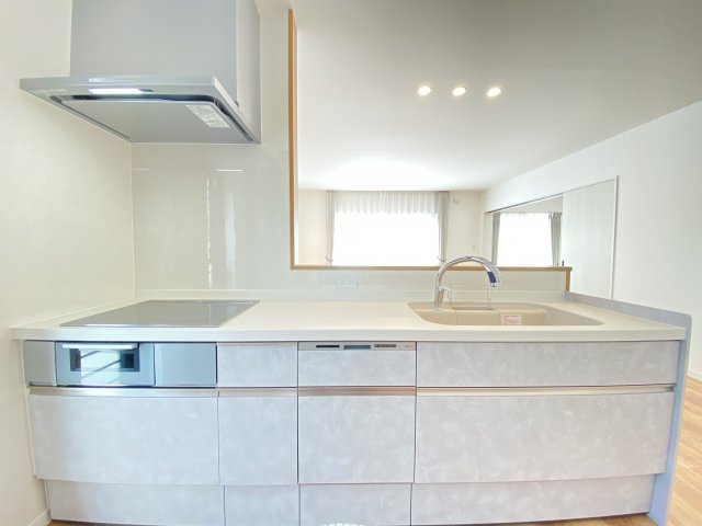 【キッチン】 | 玉名市築地 | ☆人工大理石天板仕様☆汚れが落ちやすくキズが付きにくいので綺麗を長持ちできます☆