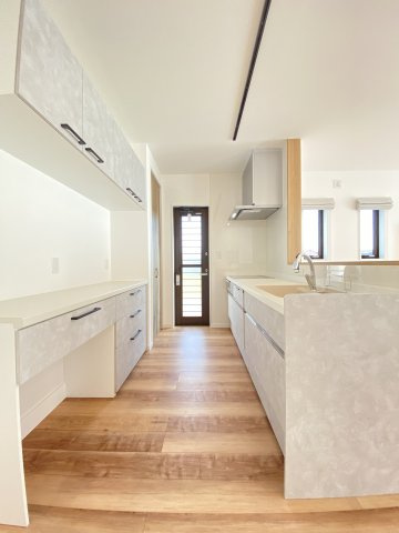 【キッチン】 | 玉名市築地 | ☆LIXIL製でハイグレード仕様のシステムキッチン☆計算された間取りで家事のストレスが軽減されます☆