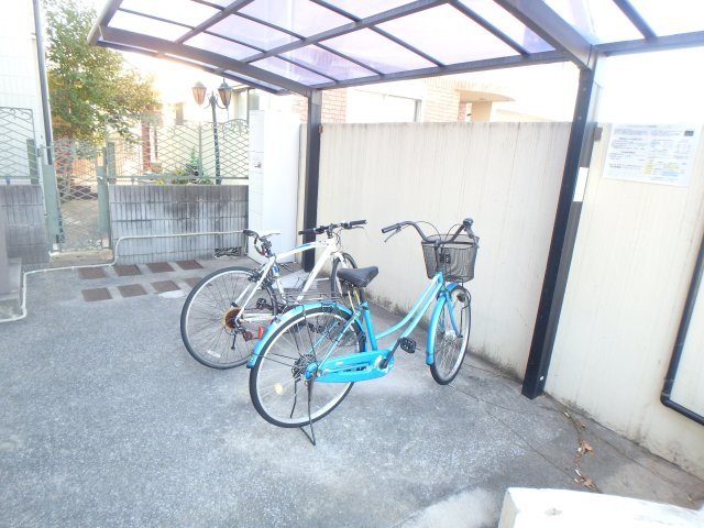 【その他共用部分】 | シティハイムケント | 屋根付き駐輪スペースです