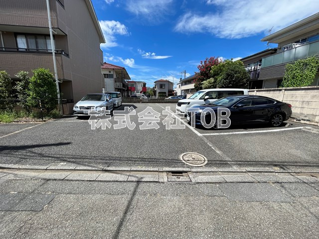 【駐車場】 | クレール秀光 | 月額：14,300円～16,500円　敷１・礼金0