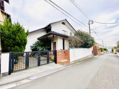 【外観】 | ◆整形地８２坪！悠然たる街並みの片瀬山分譲地◆藤沢市片瀬山５丁目／建築条件なし売地 | 閑静な住宅街で、幅員５m道路からのアプローチは広い間口なので、車を入れやすいプランが考えやすい土地です。