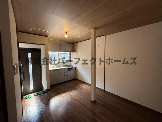 大利元町テラスハウスの居間・リビング|使いやすいリビングです