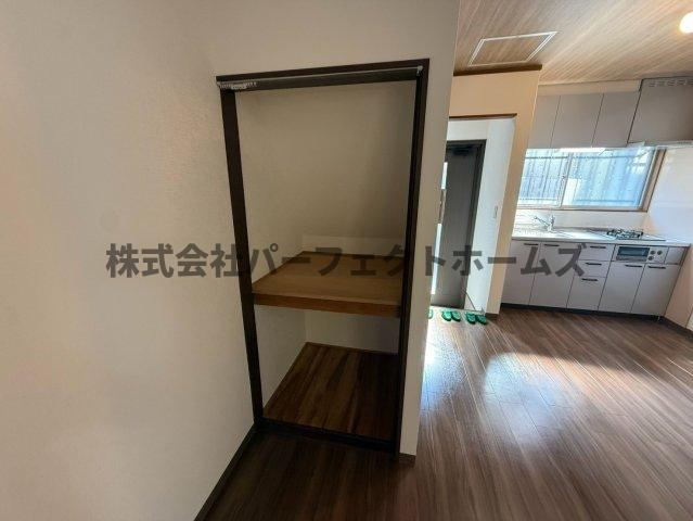 大利元町テラスハウスの収納|便利な収納スペースです