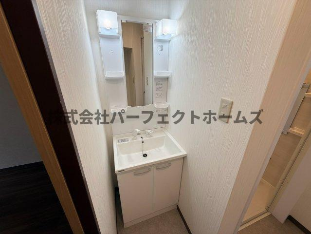 大利元町テラスハウスの独立洗面台|独立洗面台あり、毎朝おしゃれに忙しい女性の方におすすめです