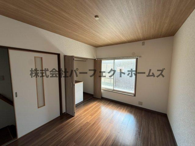 大利元町テラスハウスの洋室|ゆったりした洋室です
