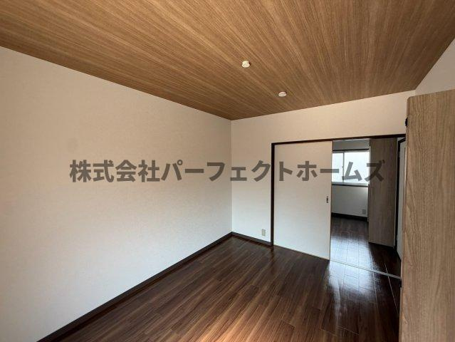 大利元町テラスハウスの洋室|落ち着いた色調の洋室です
