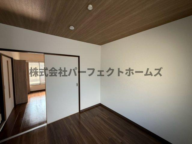 大利元町テラスハウスの洋室|落ち着いた色調の洋室です