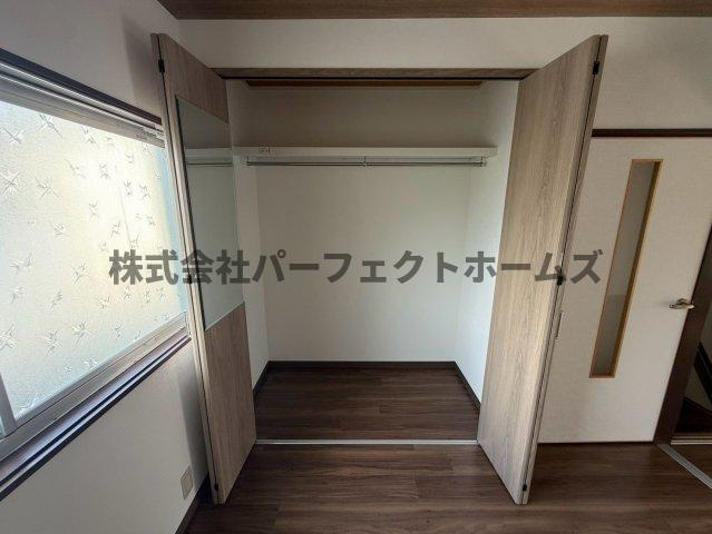 大利元町テラスハウスの収納|便利な収納スペースです