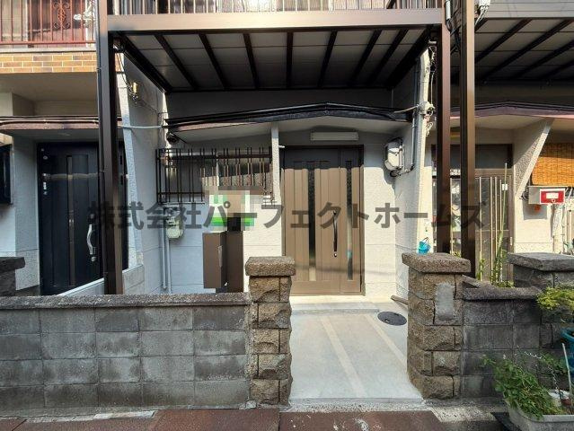 大利元町テラスハウスのエントランス|ゆとりのあるエントランスです