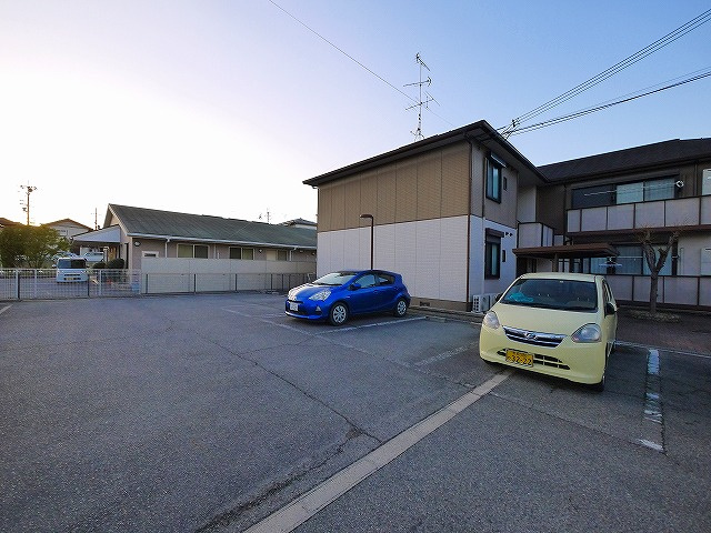 ウィステリア伏見の駐車場|駐車場です