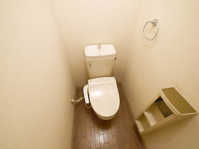 ウィステリア伏見のトイレ|落ち着いた色調のトイレです