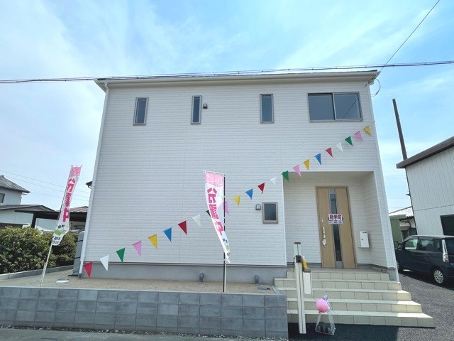 上里町堤第１（全1棟）1号棟の外観|ナチュラルで飽きの来ないデザインは流行に左右されない家の形です。外構も綺麗に仕上がっています(^▽^)/
