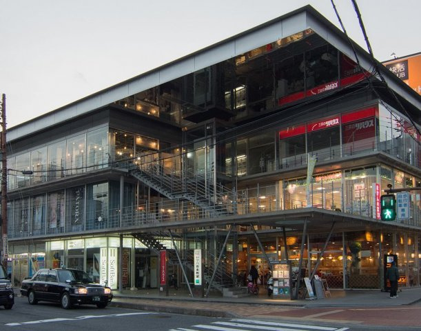 大津市馬場１丁目の店舗一部の外観