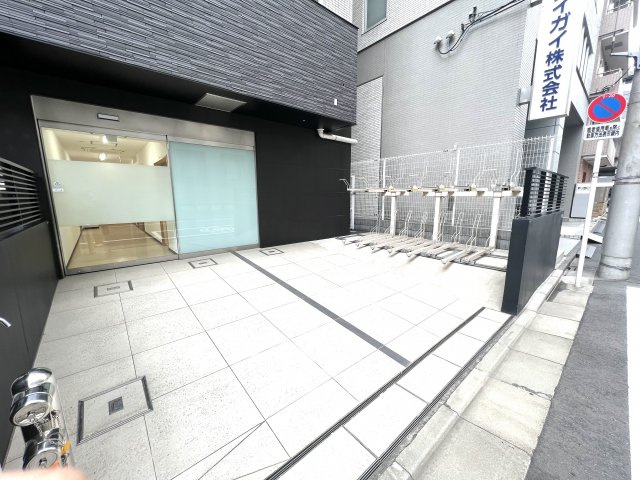 メインステージ両国Ⅱのエントランス|駅徒歩2分　路面店入り口