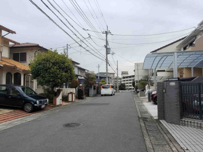 【前面道路含む現地写真】 | 大原野西竹の里町一丁目　テラスハウス