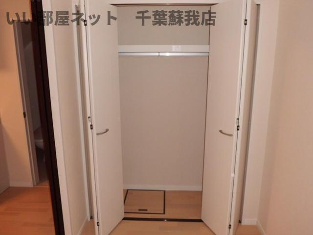 プラーナ蘇我の収納|ハンガーラック付きと棚付きの収納スペース！
