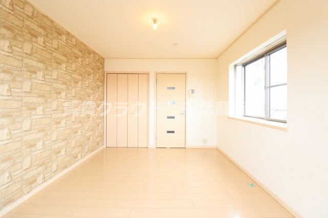 グリニッチ　ヴィレッジⅠの居間・リビング|角部屋で側面に窓もあって明るいお部屋です！