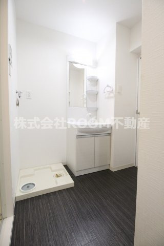 Lien Cornouillerの洗面所|脱衣スペースもあります