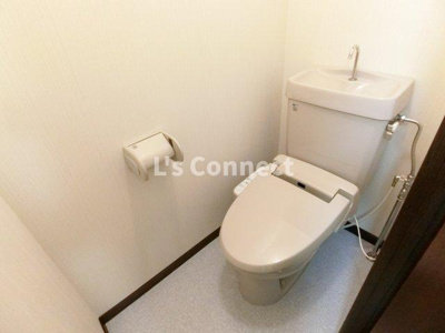 【トイレ】 | サンパラン泉 | 温水洗浄便座付きのトイレ。