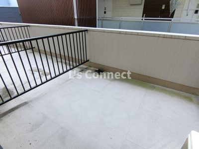 【バルコニー】 | サンパラン泉 | 奥行きのあるベランダで洗濯物もたくさん干せます。