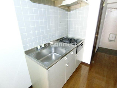 【キッチン】 | サンパラン泉 | ２口ガスコンロのシステムキッチン。