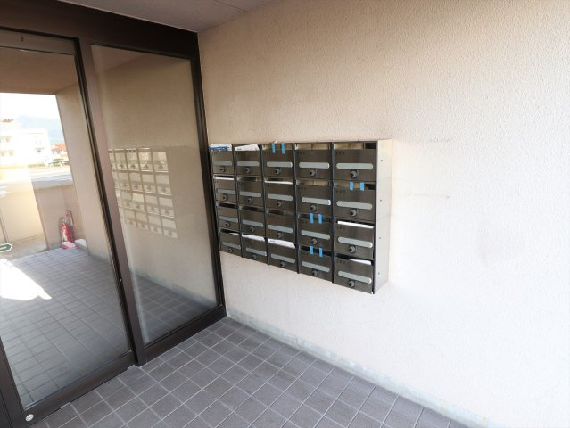 広大ブルデルのエントランス|1階集合ポスト