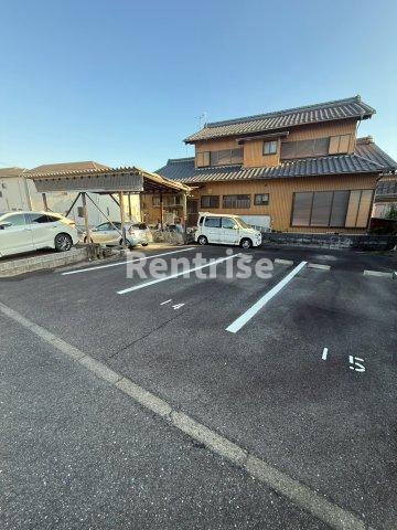 サニーホームズの駐車場