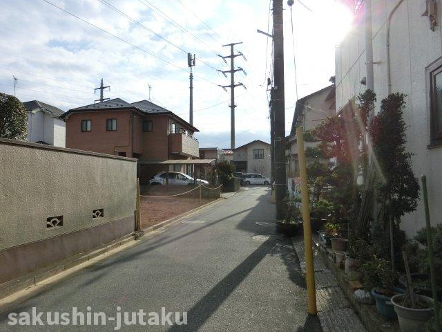 八千代台東３丁目　売地の前面道路含む現地写真|八千代台東３丁目　売地　更地　建築条件なし　お好きなハウスメーカーでどうぞ　正味48.8坪　整形地　南西側４ｍ道路面　陽当り良好　
