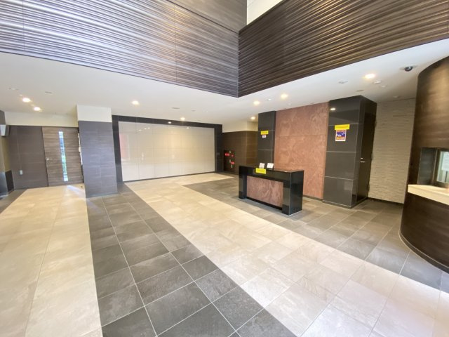 エステムコート難波WEST-SIDE Vアジュールのエントランス