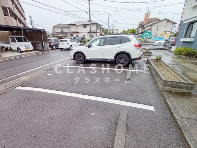 ファーマ本林の駐車場