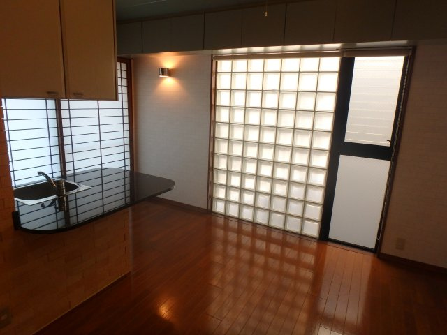 【寝室】 | ＢＲＩＳＴＯＬ | 通風に優れた２面採光が叶うお部屋です