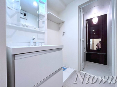 【洗面所】 | ルノンキュール | 明るい洗面所です