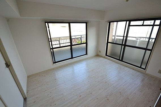 サンパレス２１御影山手の居間・リビング