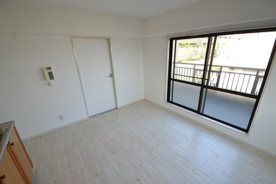 サンパレス２１御影山手の居間・リビング