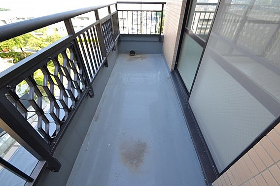 サンパレス２１御影山手のバルコニー