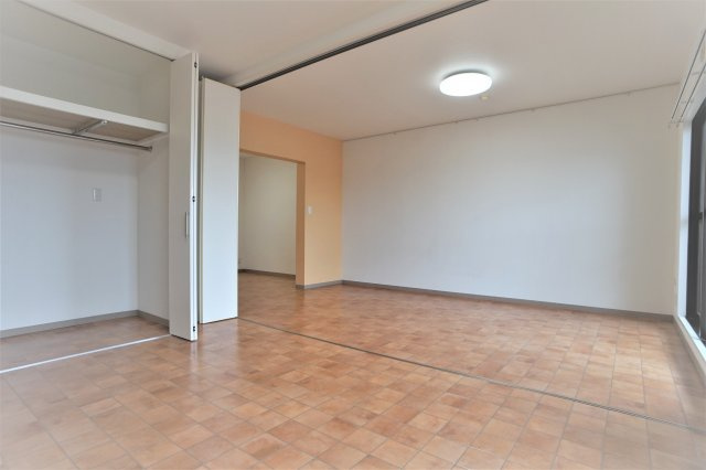 【寝室】 | セントラルパーク幕張本郷 | 落ち着いた色調の洋室です※写真は別のお部屋です。