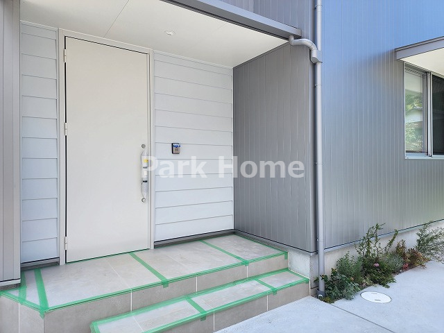 高知市朝倉甲　新築戸建ての玄関