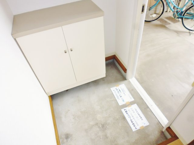 フレグランス明石西2の玄関