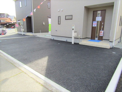 【駐車場】 | クレイドルガーデン甲府市国母第2 | 車をお持ちの方に嬉しい駐車場付きの物件です