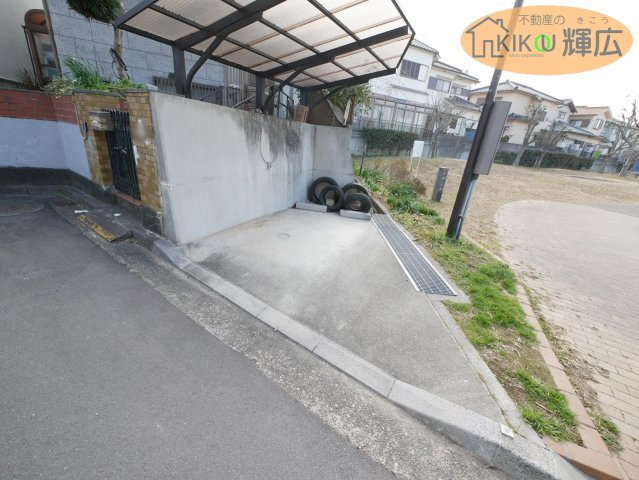 加古川市野口町北野　中古戸建の駐車場