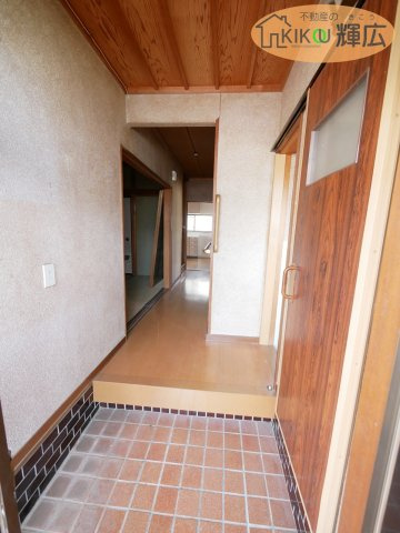 加古川市野口町北野　中古戸建の玄関