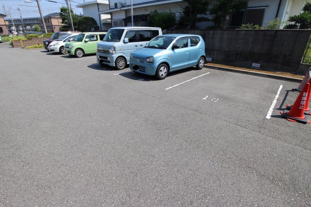 ツインスターヴィラの駐車場