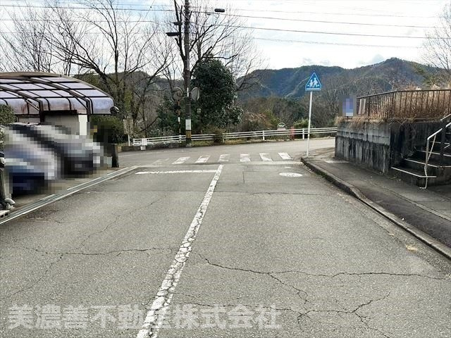 ５８７１７　岐阜市大洞柏台土地の前面道路含む現地写真
