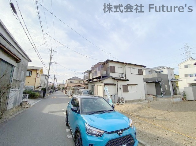 八潮市中央４丁目　新築戸建　全１棟の前面道路含む現地写真|前面道路・南側6ｍ公道です。