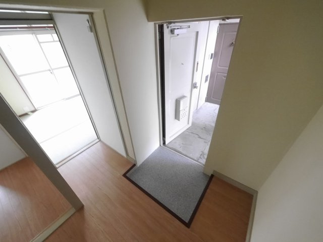 東垂水5号棟の玄関